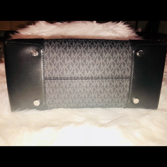 MK Bag - Picture 4 of 8